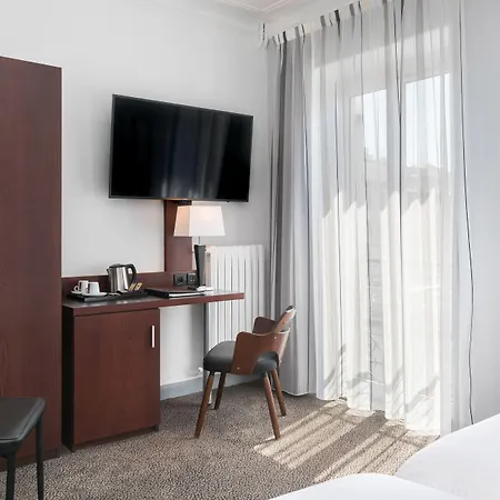 מלון Western Brice Garden 4*