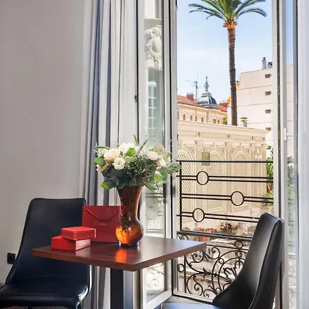 Western Brice Garden Hotel 4*
